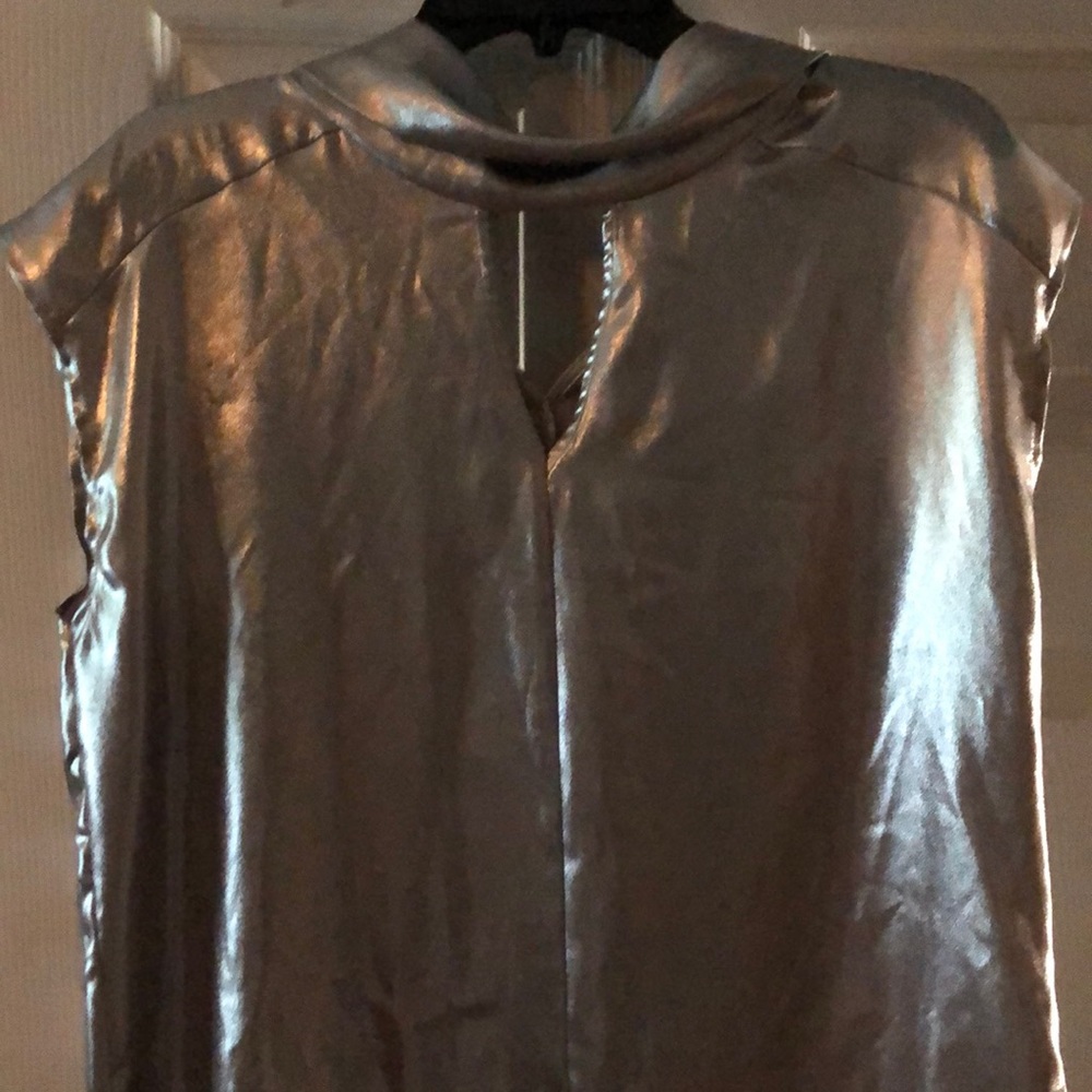 Beautiful Silver Back Tie.